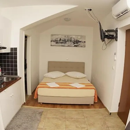 Inviting 14 Sleeps 3 Guests Apartmán