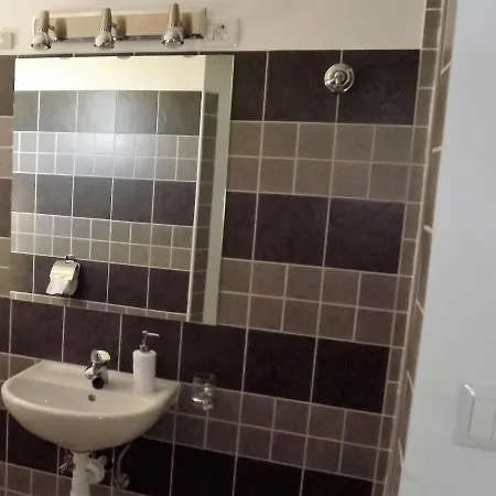 Inviting 14 Sleeps 3 Guests Apartman Split